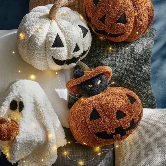 🐈⬛ NWT Peek A Boo Black Cat Pillow by Pottery Barn- Halloween - Picture 3 of 7